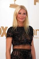 los angeles, 18. september - gwyneth paltrow kommt am 18. september 2011 in los angeles, ca., bei den 63. primetime emmy awards im nokia theater an foto