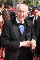 Los Angeles, 29. August - Dr. Jack Kevorkian kommt am 29. August 2010 bei den Emmy Awards 2010 im Nokia Theatre at La Live in Los Angeles, ca. an foto