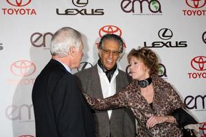 los angeles, 16. oktober - ted turner, richard perry, jane fonda kommen am 16. oktober 2010 in burbank, ca foto