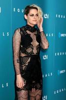 los angeles, 7. juli - kristen stewart bei der equals la premiere im arclight hollywood am 7. juli 2016 in los angeles, ca foto