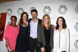 los angeles, 14. april - scharfer ambrose, rachel boston, frederick weller, lesley ann warren und mary mccormack kommen zur feier der letzten staffel der usa network s in klarer sichtweite im paley center for media am 14. april 2012 in beverly hills an , ca foto