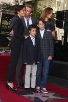 los angeles, feb 14 - rebecca rigg, simon baker und ihre kinder bei der hollywood walk of fame zeremonie zu ehren von simon baker auf dem hollywood boulevard am 14. februar 2013 in los angeles, ca foto