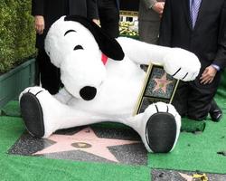 los angeles, nov 2 - snoopy bei der snoopy hollywood walk of fame zeremonie auf dem hollywood walk of fame am 2. november 2015 in los angeles, ca foto