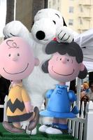 los angeles, nov 2 - charlie brown, snoopy, lucy bei der snoopy hollywood walk of fame zeremonie auf dem hollywood walk of fame am 2. november 2015 in los angeles, ca foto