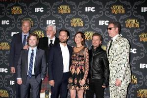 los angeles, 7. jan - tim robbins, haley joel osment, steve tom, tobey maguire, kristen wiig, david spade, will ferrell bei der ifc s die beute von babylon vorführung bei der directors guild of america am 7. januar 2014 in los angeles, ca foto