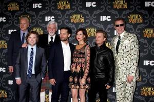 los angeles, 7. jan - tim robbins, haley joel osment, steve tom, tobey maguire, kristen wiig, david spade, will ferrell bei der ifc s die beute von babylon vorführung bei der directors guild of america am 7. januar 2014 in los angeles, ca foto