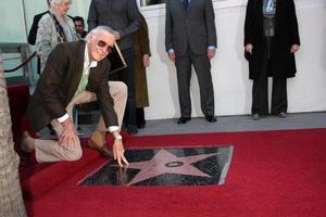 los angeles, 14. jan - stan lee bei der zeremonie für stan lee, als er seinen stern auf dem hollywood walk of fame am hollywood walk of fame am 14. januar 2011 in los angeles, ca foto