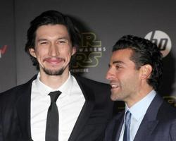 los angeles, 14. dezember - adam driver, oscar isaac bei der star wars - the force wakes weltpremiere auf der hollywood and highland am 14. dezember 2015 in los angeles, ca foto