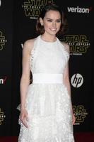 los angeles, 14. dezember - daisy ridley at the star wars - the force wakes weltpremiere im hollywood and highland am 14. dezember 2015 in los angeles, ca foto