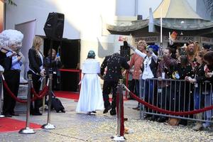 los angeles, 17. dezember - andrew porters, caroline ritter bei den australischen star wars-fans heiraten in einer star wars-hochzeit im tcl chinese theater am 17. dezember 2015 in los angeles, ca foto