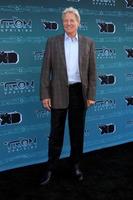 los angeles, 12. mai - bruce boxleitner kommt bei der disney xd s tron - aufstand presseveranstaltung und empfang in den disneytoon studios disney fernsehanimation am 12. mai 2012 in glendale, ca foto