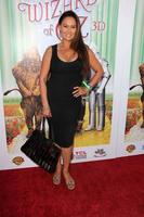 los angeles, 15. september - tia carrere bei der weltpremiere von the Wizard of oz 3d im tcl chinese imax theater am 15. september 2013 in los angeles, ca foto