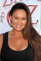 los angeles, 15. september - tia carrere bei der weltpremiere von the Wizard of oz 3d im tcl chinese imax theater am 15. september 2013 in los angeles, ca foto