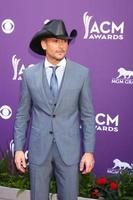 las vegas, 7. märz - tim mcgraw kommt bei den 2013 academy of country music awards in der mgm grand garden arena am 7. märz 2013 in las vegas, nv an foto