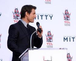 los angeles, 3. dezember - tom cruise bei der handabdruck- und fußabdruckzeremonie von ben stiller im dolby theater am 3. dezember 2013 in los angeles, ca foto