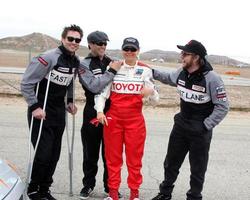 Los Angeles, 19. März - Daniel Goddard, Stephen Moyer, Megyn Price, AJ Buckley beim Toyota Pro Promi-Renntraining auf dem Willow Springs Speedway am 19. März 2011 in Rosamond, ca foto