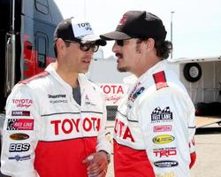 los angeles, 3. april - eddie cibrian, kim coates beim toyota pro celeb race pressetag 2012 auf der toyota long beach grand prix track am 3. april 2012 in long beach, ca foto