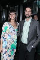 los angeles, 21. märz - zoe buckman david schwimmer kommt am 21. märz 2011 in los angeles, ca foto