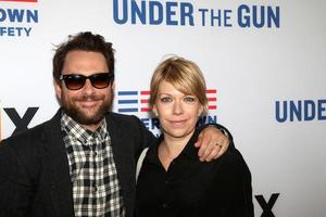 los angeles, 3. mai - charlie day, mary elizabeth ellis bei der under the gun-premiere im samuel goldwyn theater am 3. mai 2016 in beverly hills, ca foto