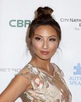 los angeles, 29. september - jeannie mai bei der autism speaks la vie en blue fashion gala im warner brothers studio am 29. september 2016 in burbank, ca foto