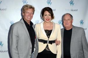 los angeles, 19. mai - nigel lythgoe, joely fisher, neil sedaka bei der babyquest-spendengala auf einem privaten anwesen am 19. mai 2016 in toluca lake, ca foto