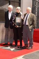 los angeles, 28. april - dick van dyke, barbara bain, ed asner beim bairbara bain hollywood walk of fame star zeremonie beim hollywood walk of fame am 28. april 2016 in los angeles, ca foto