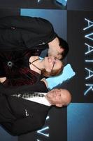 joel david moore und eltern bei der los angeles-premiere von avatar graumans chinesischem theater los angeles, ca. 16. dezember 2009 ©2009 kathy hutchins hutchins foto