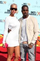 amber rose und kanye west kommen am 28. juni 2009 bei den bet awards 2009 im shrine auditorium in los angeles an © 2008 kathy hutchins hutchins photo foto