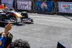 guadalajara, mexiko - 25. oktober 2022 showrun checo perez, formel 1 red bull einsitzer rb7 foto