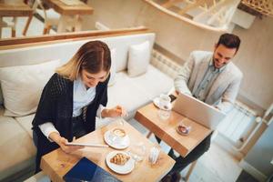 in einem Café arbeiten foto