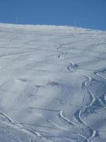 verzauberte Landschaft nach starkem Schneefall foto