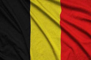 Die belgische Flagge ist auf einem Sportstoff mit vielen Falten abgebildet. Sportteam-Banner foto