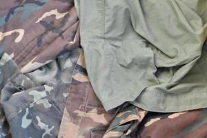 Camouflage-Hintergrundtextur als Hintergrund für Armee- und Militärdesignprojekte foto
