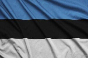 Die estnische Flagge ist auf einem Sportstoff mit vielen Falten abgebildet. Sportteam-Banner foto