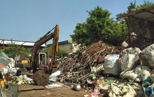 Bagger in der Recyclinganlage foto