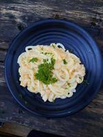 Spaghetti Carbonara mit Ei und Pancetta foto