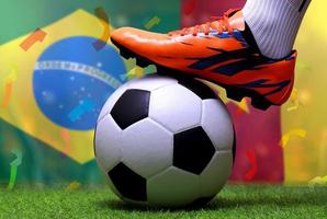 Fußballpokalwettbewerb zwischen der brasilianischen Nationalmannschaft und der Kameruner Nationalmannschaft. foto