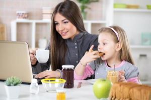 Frühstück vor der Arbeit foto