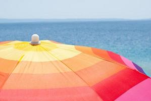 Sonnenschirm am Strand foto