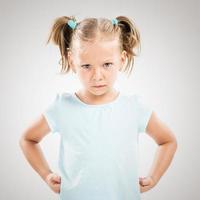 wütendes kleines Mädchen foto