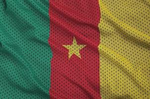 Kamerun-Flagge gedruckt auf einem Polyester-Nylon-Sportswear-Mesh-Gewebe foto