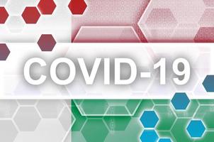 madagaskar-flagge und futuristische digitale abstrakte komposition mit covid-19-aufschrift. konzept des coronavirus-ausbruchs foto