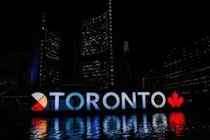 Toronto, Ontario, Kanada, 2020 - 3d Toronto Zeichen in der Nacht foto