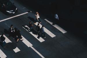 San Francisco, ca. 2020 - Menschen überqueren die Straße foto