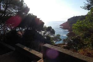 camino de ronda, eine straße parallel zur katalanischen costa brava, am mittelmeer im norden von katalonien, spanien. foto