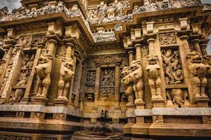 Wunderschöne Pallava-Architektur und exklusive Skulpturen im Kanchipuram-Kailasanathar-Tempel, dem ältesten Hindu-Tempel in Kanchipuram, Tamil Nadu - die besten archäologischen Stätten in Südindien foto