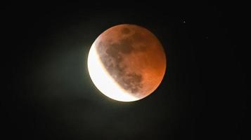 die Mondfinsternis. fotografierter Blutmond foto