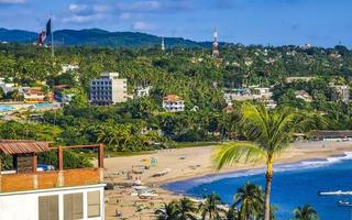 wunderschönes stadt- und seelandschaftspanorama und blick auf puerto escondido mexiko. foto