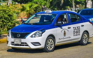 puerto escondido mexiko oaxaca mexikanisch 2022 grün türkis blau taxi auto in puerto escondido mexiko. foto