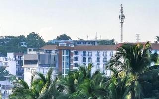 wunderschönes stadt- und seelandschaftspanorama und blick auf puerto escondido mexiko. foto